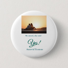 Er fragte, sie sagte ja Foto verlobt blau grün Button