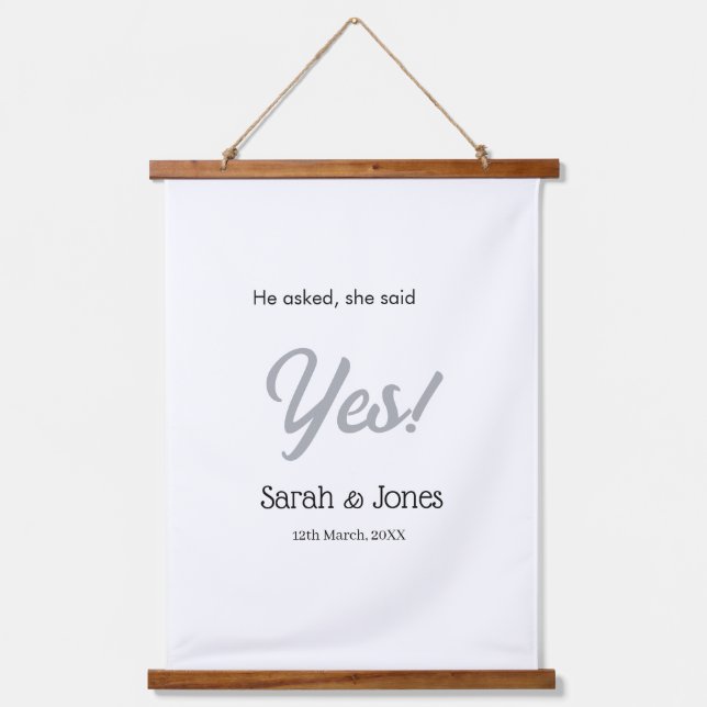 Er fragte sie sagte ja Verlobung einfache silberne Wandteppich Mit Holzrahmen (Vorderseite)
