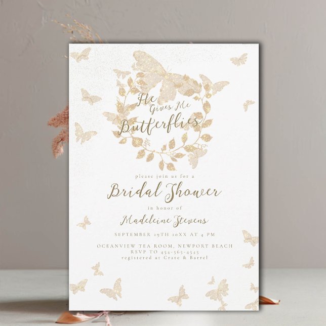Er gibt mir Schmetterlinge Gold-Kranz-Brautparty Einladung (he gives me butterflies gold eucalyptus garden bridal shower invitation romantic elegant boho chic)