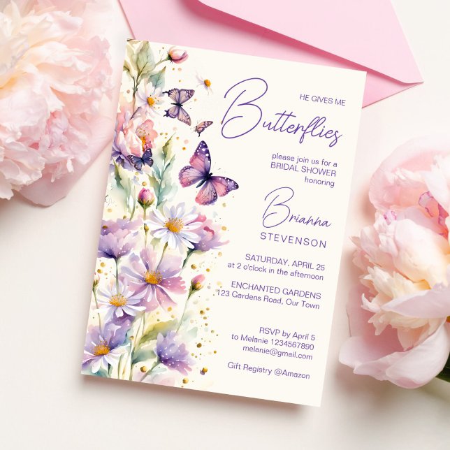 Er gibt mir Schmetterlinge verzaubertes Brautparty Einladung (He gives me butterflies enchanted garden purple lavender flowers bridal shower invitation template)