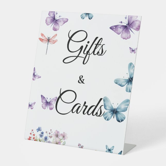 Er gibt Schmetterlingen Brautparty Geschenke & Kar Sockelschild (Vorderseite)