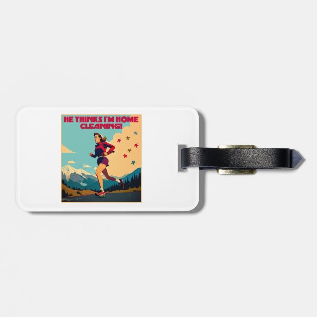 Er glaubt, ich bin Zuhause und säubere Sassy Runne Gepäckanhänger (Rückseite horizontal)