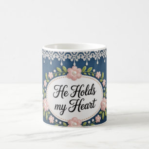 „Er hält mein Herz“ Elegante Blumen-Spitzen-Christ Kaffeetasse