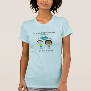 Er hat die ganze Welt in seinem Handt-shirt T-Shirt