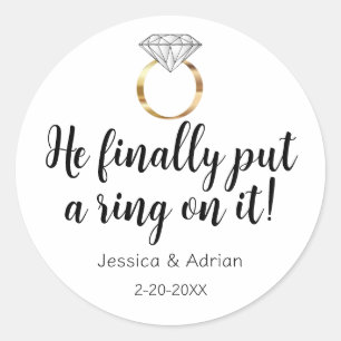 Er hat ihr endlich einen Ring angesteckt Diamanten Runder Aufkleber