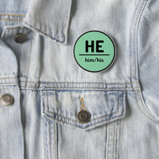 Er hat seinen Pronoun Button - Grün