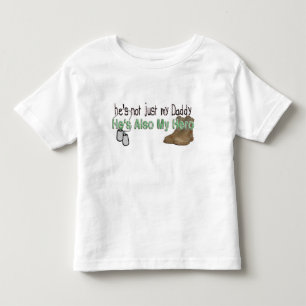 Er ist auch mein Held Kleinkind T-shirt