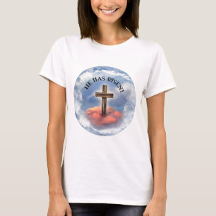 Er ist auferstanden Rugged Cross mit Wolken T-Shirt