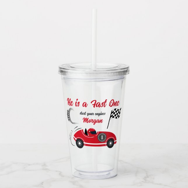 Er ist ein schnelles, festes Red Race Car Geburtst Acryltrinkbecher (Vorderseite)