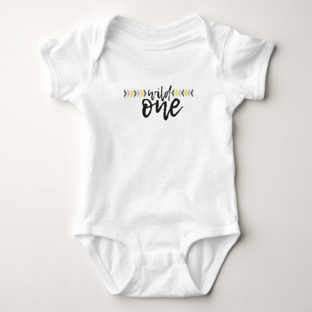 Er ist ein Wild One First Birthday Baby Jersey Bod Baby Strampler (Vorderseite)