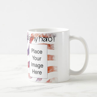 Er ist mein Held! Tasse