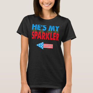 Er ist mein Sparkler 4. Juli, der sich und ihre Ma T-Shirt
