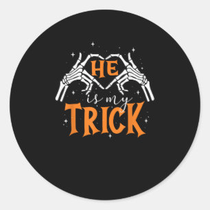 Er ist mein Trick Heart Skeleton Hand Couple Happy Runder Aufkleber