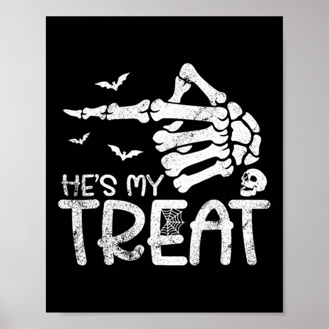 Er ist meine Leckerei Skeleton Hand Funny Hallowee Poster (Vorne)