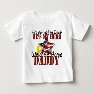 Er ist nicht gerade mein Vati, den er mein Held Baby T-shirt