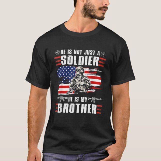 Er ist nicht nur ein Soldat Er ist mein Bruder Ame T-Shirt (Vorderseite)