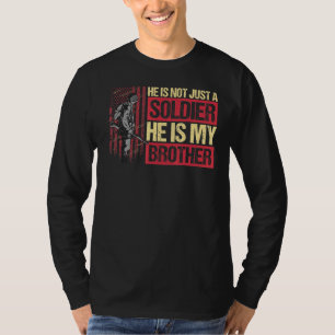 Er ist nicht nur ein Soldat, er ist mein Bruder T-Shirt