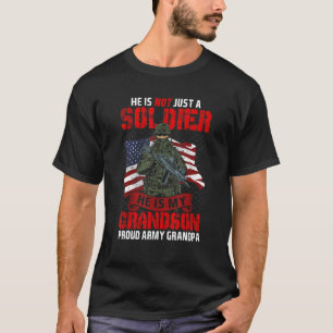 Er ist nicht nur ein Soldat, er ist mein Enkel Mil T-Shirt