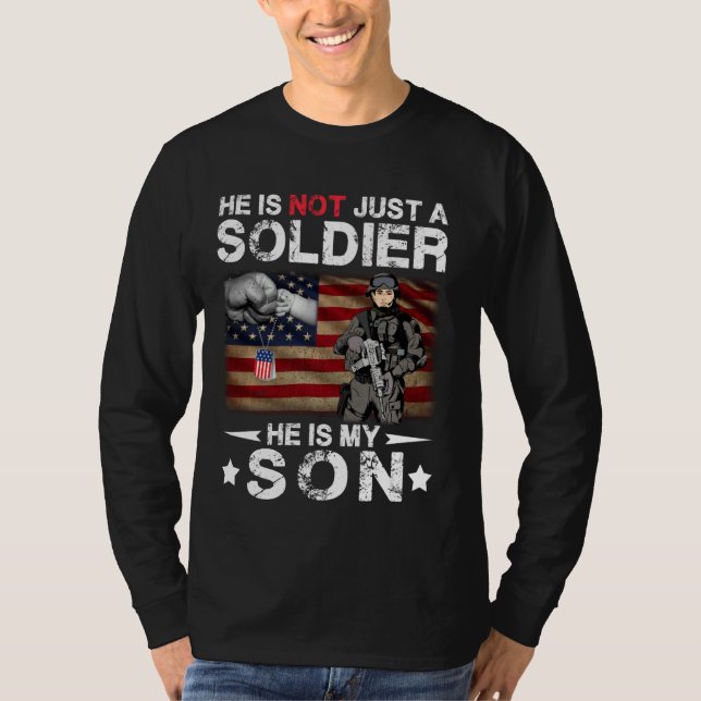 Er ist nicht nur ein Soldat, er ist mein Sohn T-Shirt (Vorderseite)