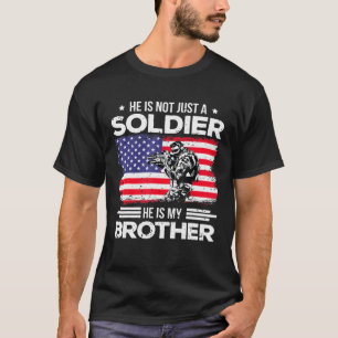 Er ist nicht nur ein Soldat, stolz Bruder eines So T-Shirt