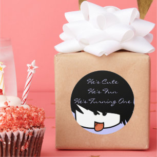 Er ist Niedlich, dass er einer ist, der einen umdr Runder Aufkleber