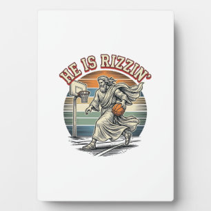 Er ist Rizzin Vintage Basketball religiöses T-Shir Fotoplatte