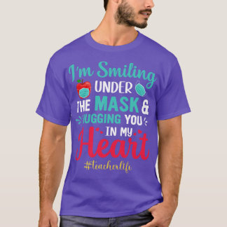 Er lächelt unter der Maske und umarmt dich in mein T-Shirt