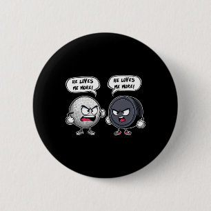 Er liebt mich mehr Golf Hockey Liebhaber für Männe Button
