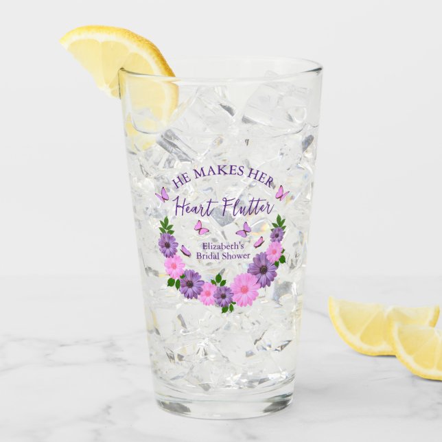 Er macht ihr Herz-Flattern-Brautparty Glas (Vorderseite Ice)