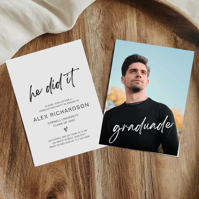 Er machte es Abschluss Foto Einladung (Von Creator hochgeladen)
