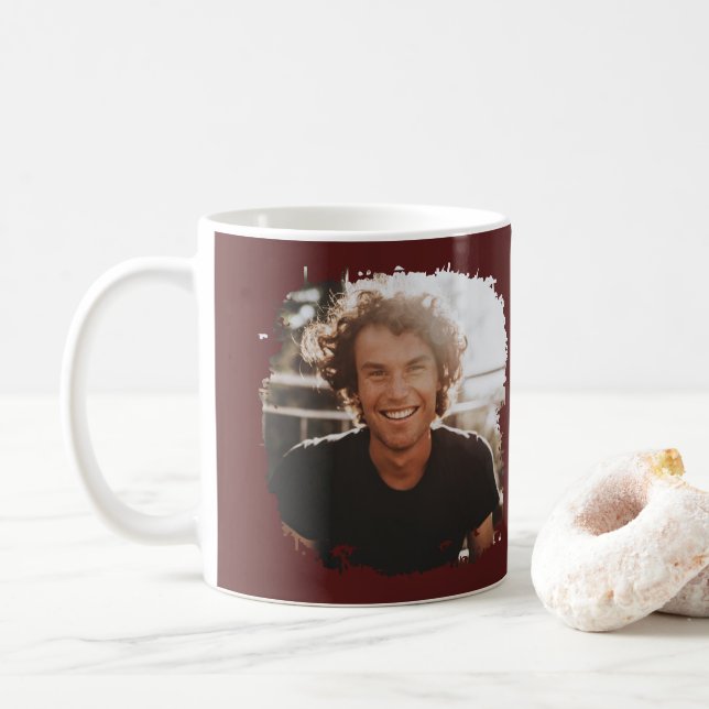 Er machte es moderne Skript Foto Abschluss burgund Kaffeetasse (Mit Donut)
