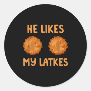 Er mag meine Latkes Hanukkah-Paar passendes Judent Runder Aufkleber