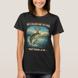 Er rief mich zum Fischen T-Shirt