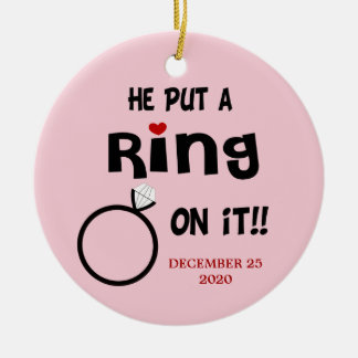 Er setzte einen Ring darauf, Datiertes Ornament
