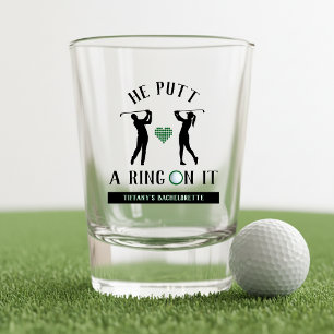 Er setzte ihr einen Ring an Golf Junggesellinnen-A Schnapsglas