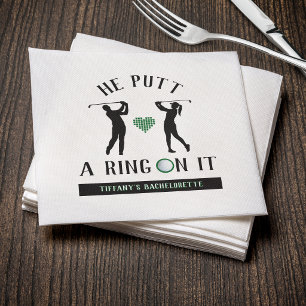 Er setzte ihr einen Ring an Golf Junggesellinnen-A Serviette