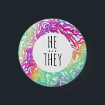 ER/SIE Pronouns farbenfrohe Rainbow-Wirbel CUSTOM Button<br><div class="desc">Dekorieren Sie Ihr Outfit mit diesem coolen Kunstknopf. Macht ein großartiges Geschenk! Sie können ihn anpassen und auch Text hinzufügen. Karo in meinem Shop für viel mehr Farben und Muster! Lass mir Bescheid,  wenn du auch etwas Gewohntes willst.</div>