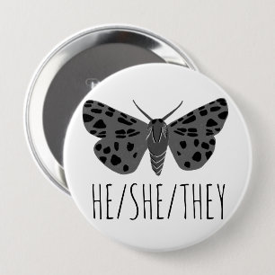 ER/SIE/SIE Pronouns Handgezogenes Moth Insekt Button