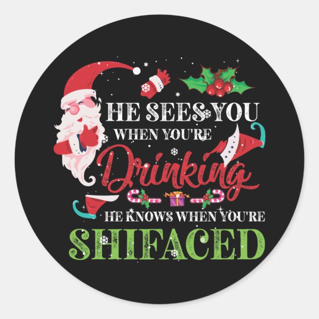 Er sieht dich, wenn du trinkst, er weiß runder aufkleber (Vorderseite)