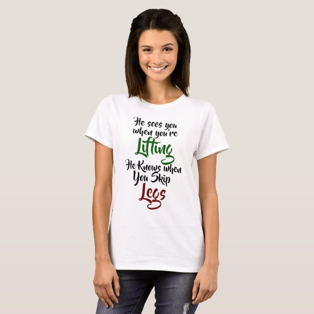 Er sieht Sie, wenn Sie anheben T-Shirt (Vorne ganz)