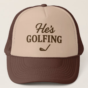 Er spielt Golf Lustiger Golfer MAMA Golfing Wochen Truckerkappe