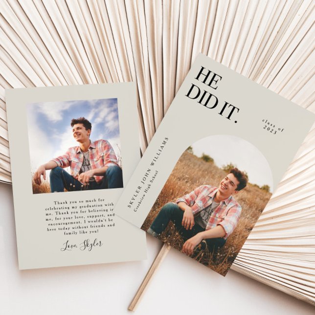 Er tat es, um Arch Abschluss Ankündigung (Von Creator hochgeladen)