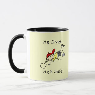 Er taucht ein Er ist sicher T-Shirts und Geschenke Tasse
