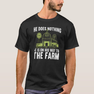 Er tut nichts, was er auf dem Weg zum Bauernhof is T-Shirt
