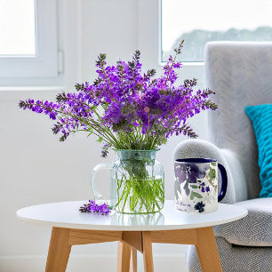 Er wird uns liefern, lila Aquarellblüte Tasse