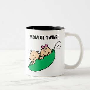 Erbsen in einer Hülsen-Mama der Zwillinge Zweifarbige Tasse