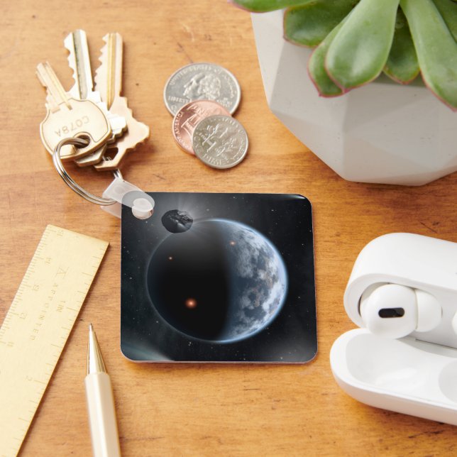 Erdähnlicher Planet mit Ozeanen, die seine Oberflä Schlüsselanhänger (Schreibtisch)