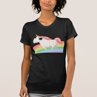 Erdbeere das Einhorn auf Regenbogen T-Shirt
