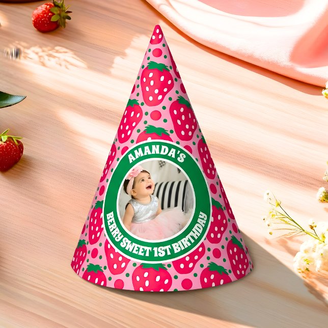 Erdbeere Erste Geburtstagsfeier Foto Partyhütchen (Von Creator hochgeladen)