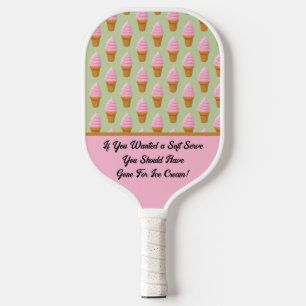 Erdbeere Soft Serve Rosa und Grüne Sommerfreude Pickleball Schläger
